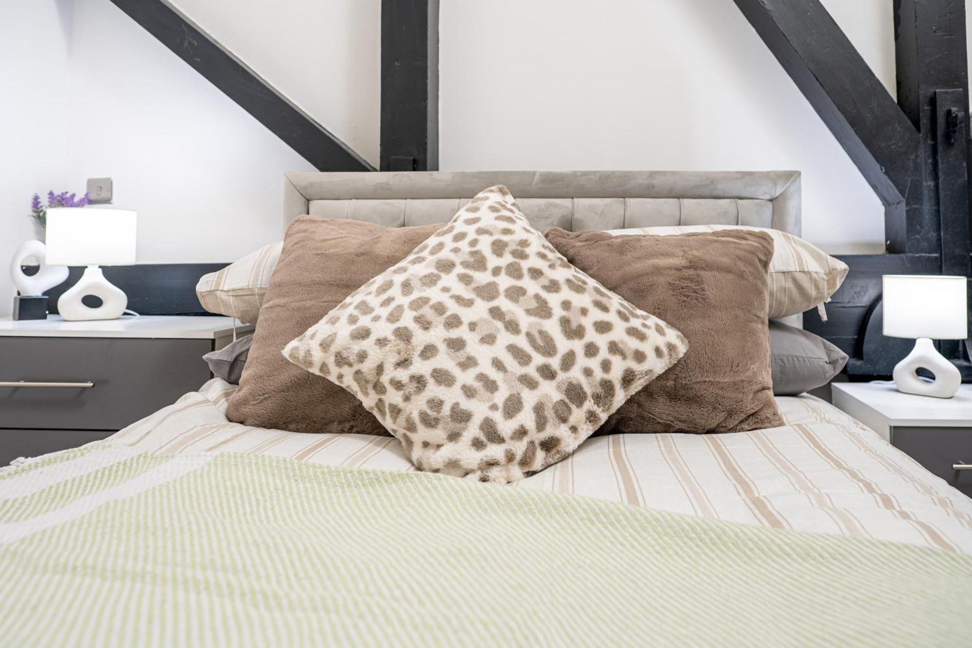 Perfect Leisure And Corporate 2-bedroom In Town Centre *